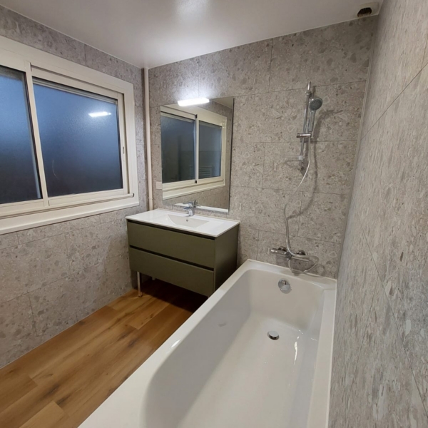 Salle de bain design — Rezé